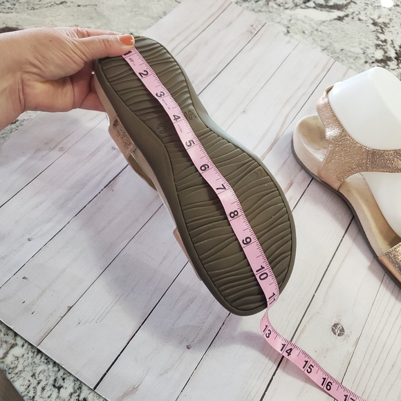 Vionic Marsala Sandal Never Worn - Picture 10 of 17